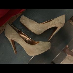 Tan bcbg pumps